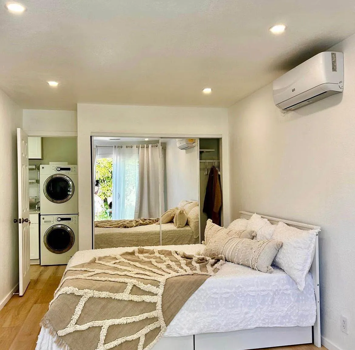 2 bed, 528 sqft, $1,350 — Photo 1