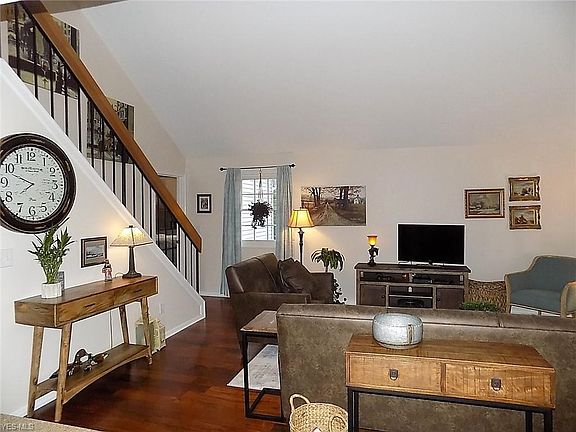 4th image of 1485 Peppercorn Ct #8-1