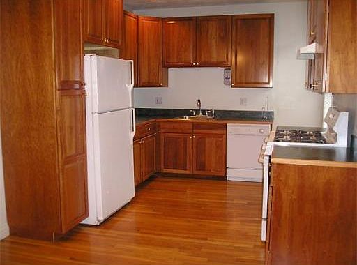 2nd image of 301 Lafayette St APT 3