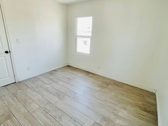 4th image of 3935 Tweedy Blvd #A