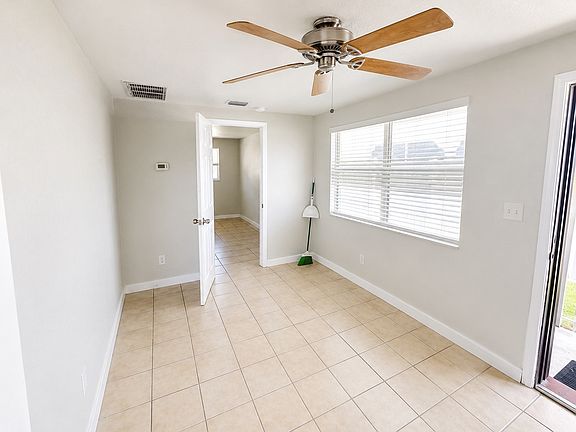 4th image of 419 S Spring Blvd #419