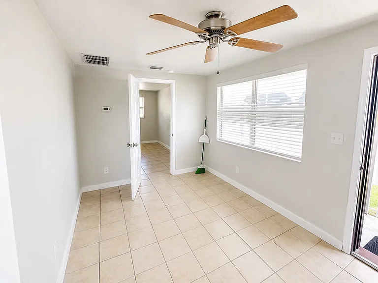 419 S Spring Blvd #419 — Photo 4