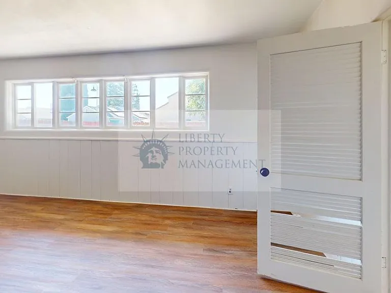 1725 W F St — Photo 7