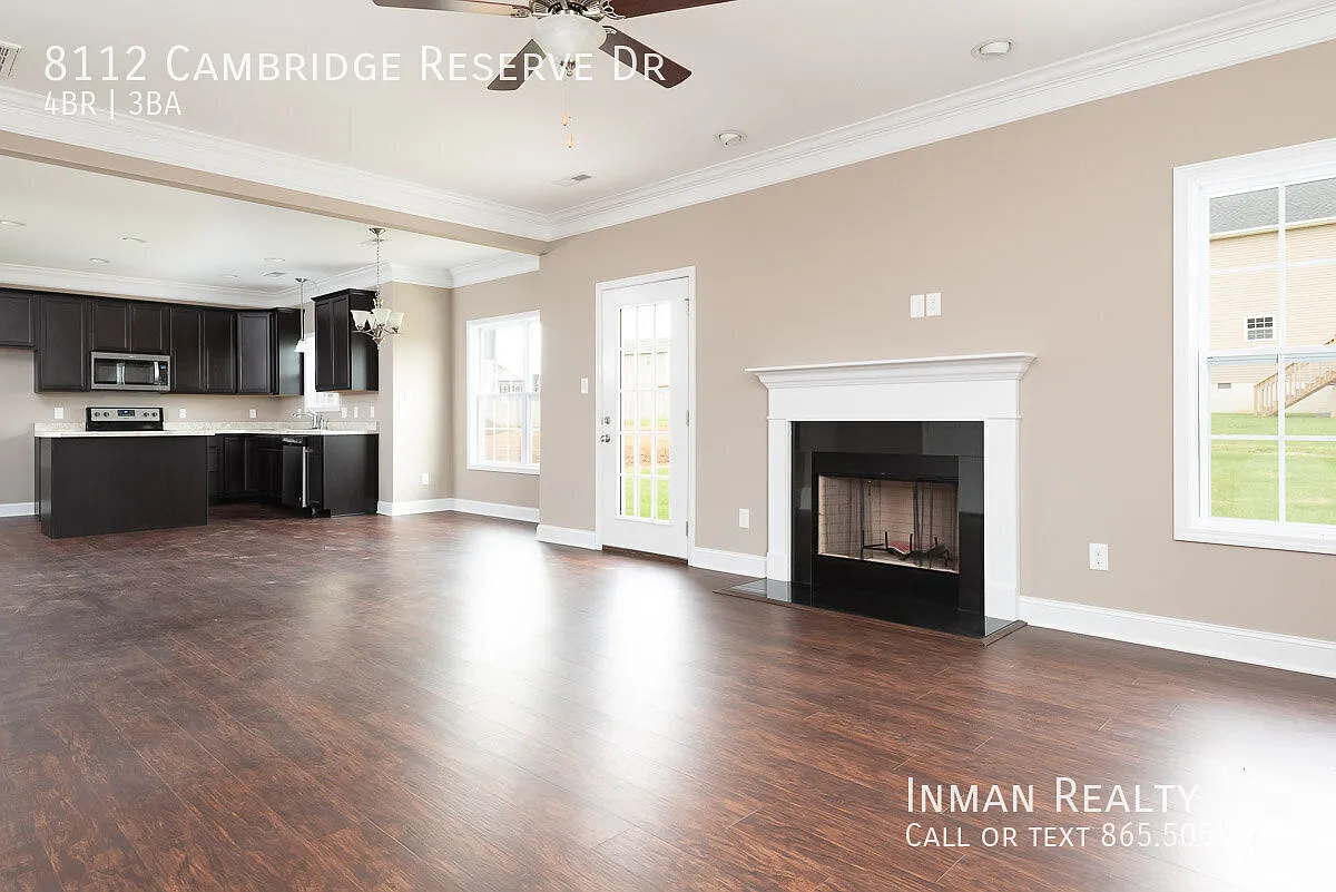 4 bed, 2.5 bath, 2410 sqft, $2,200 — Photo 3