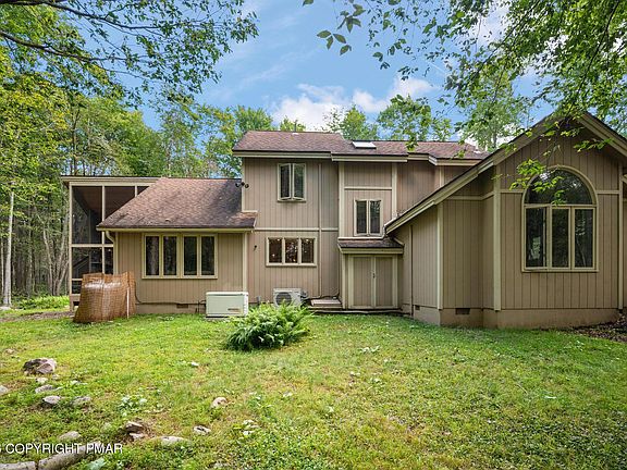 5th image of 111 Red Fox Cres