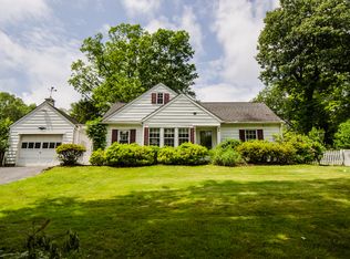 11 Stanwood Rd, Mount Kisco, NY 10549