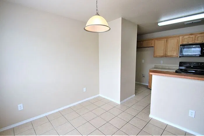 3 bed, 2.0 bath, 1200 sqft, $1,300 — Photo 4