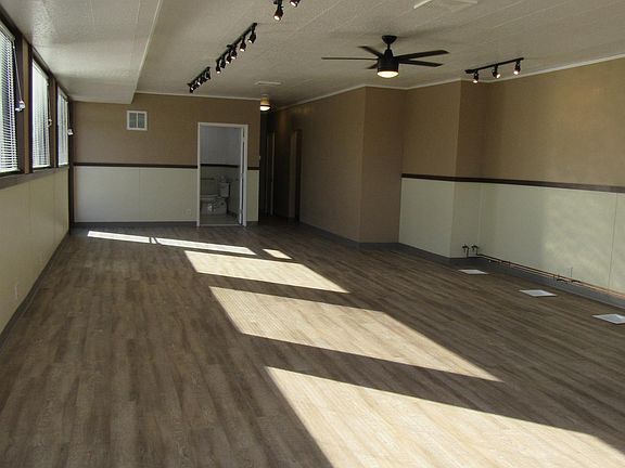 2nd image of 554 E Yosemite Ave