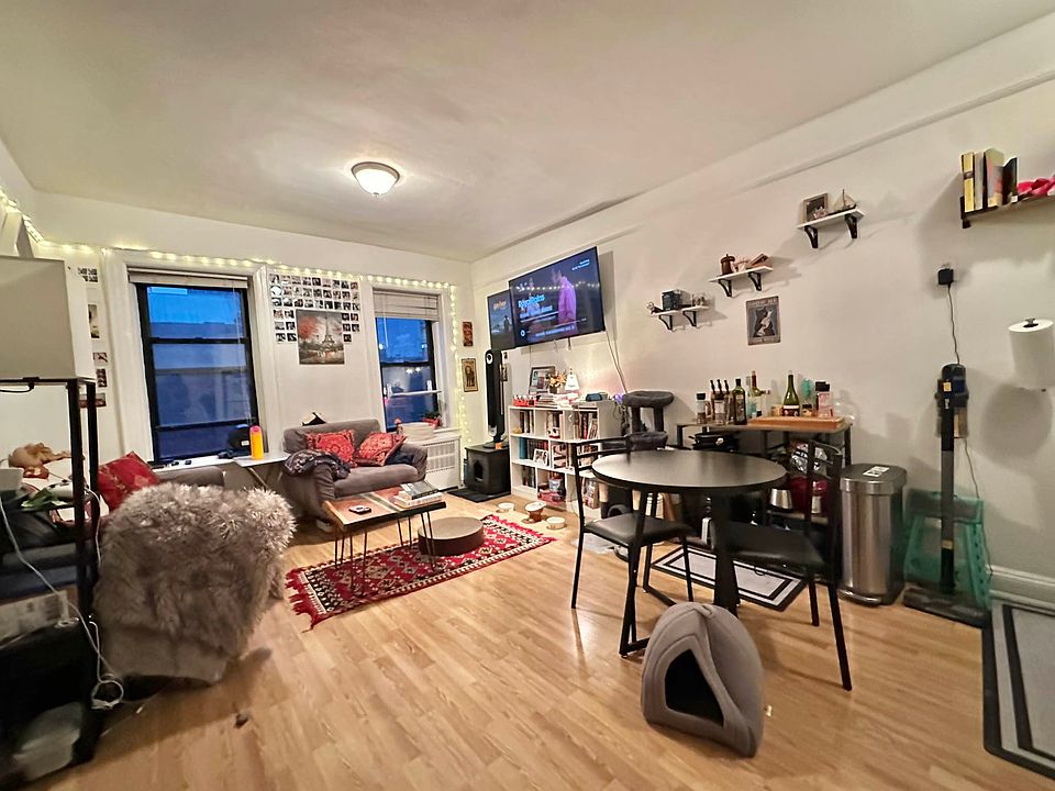1st image of 465 W 51st St APT 4D
