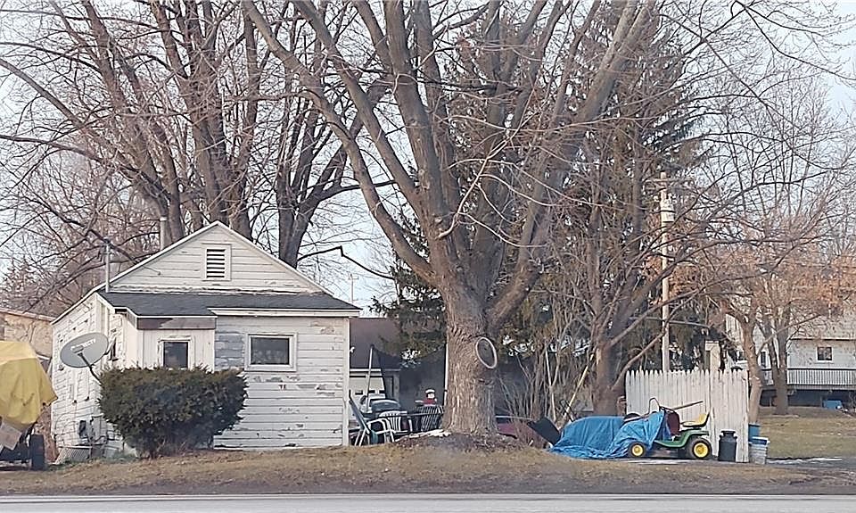2nd image of 3470 Russell Dr