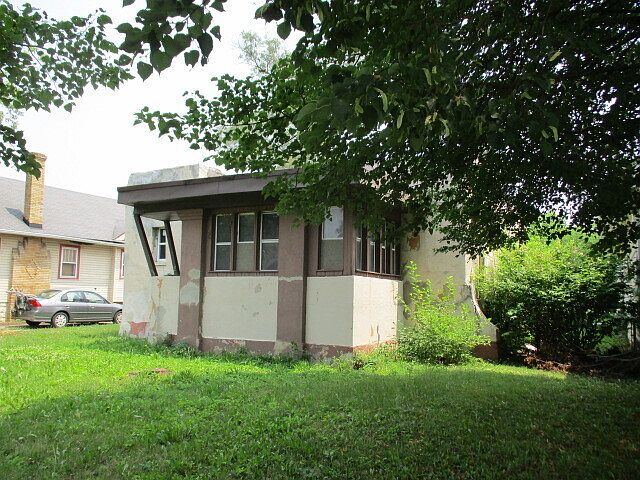 2nd image of 1415 N Linwood Ave