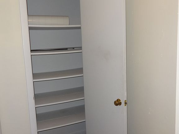 5th image of 864 Newport Ter