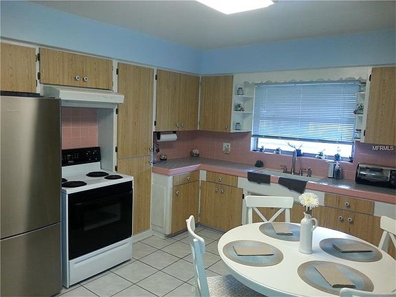5th image of 803 W Orient St