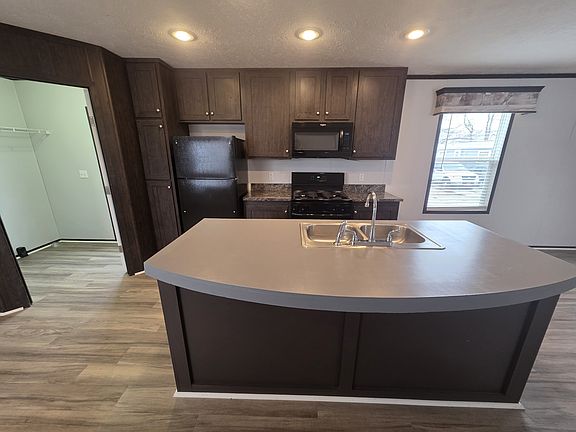 2nd image of 700 W Ridgeway Ave #302