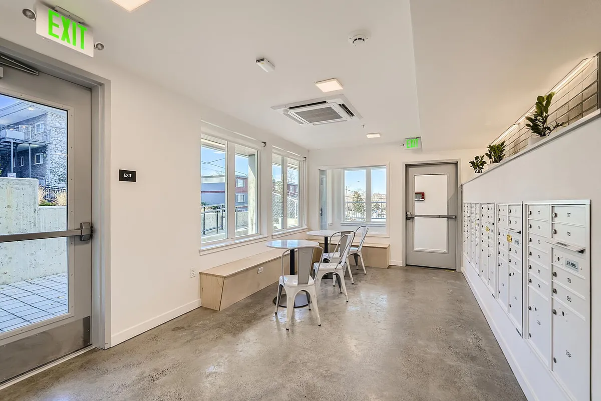 Building Photo - Summerstone