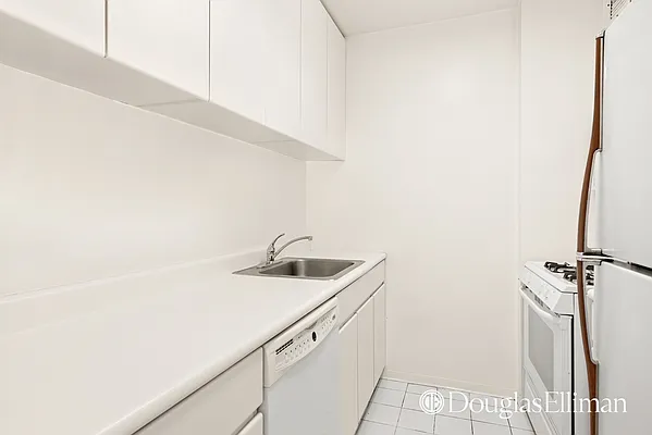 Rented by Douglas Elliman | media 22