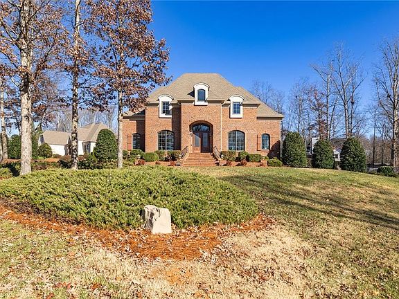 2nd image of 429 Wesley Park Dr