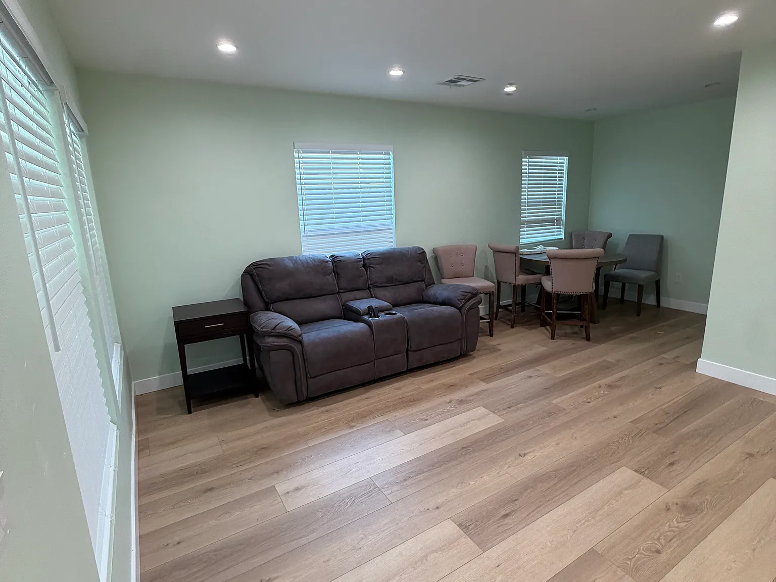 2 bed, 800 sqft, $3,600 — Photo 3