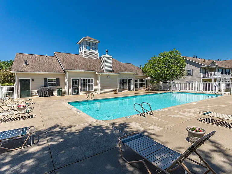 WoodsEdge Apartments — Photo 6