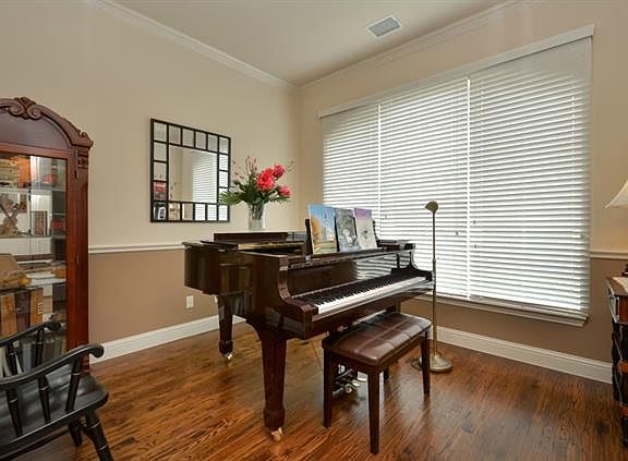 3rd image of 1205 Reese Way