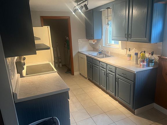 4th image of 906 Penny Ave