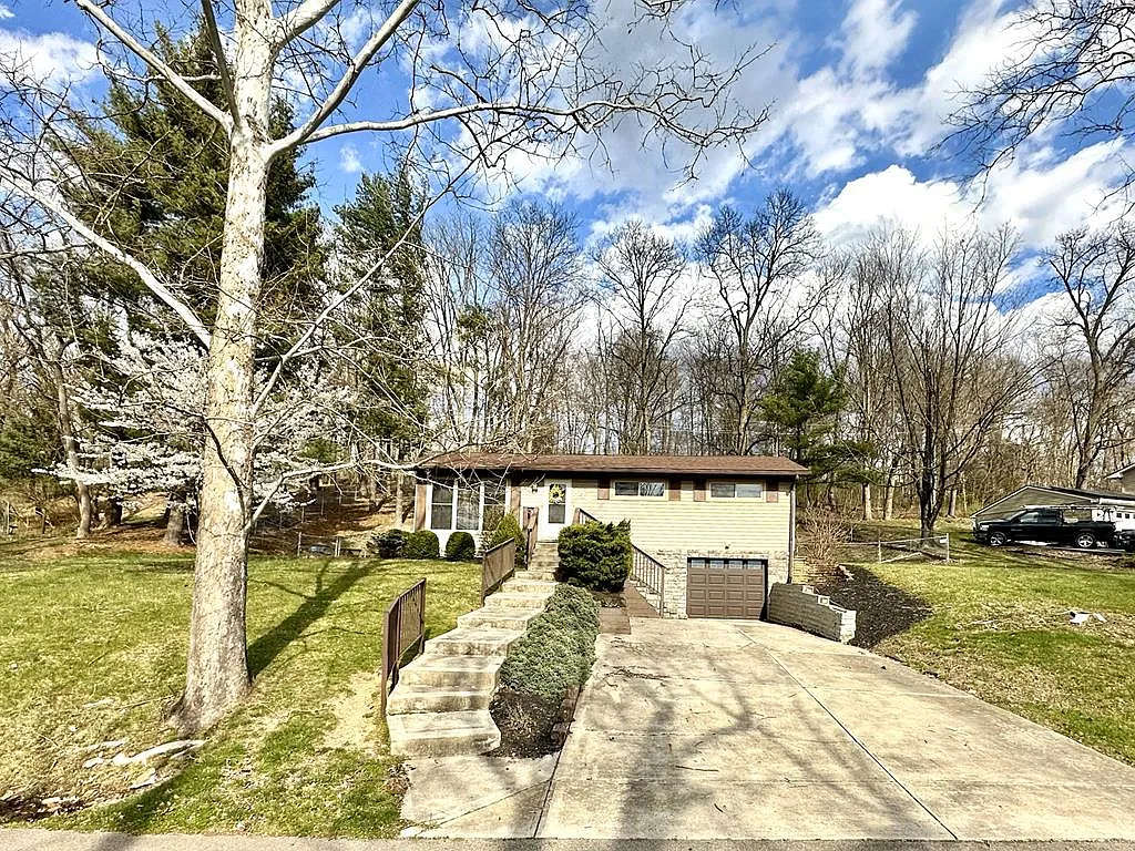 178 Sharon Rd photo 1