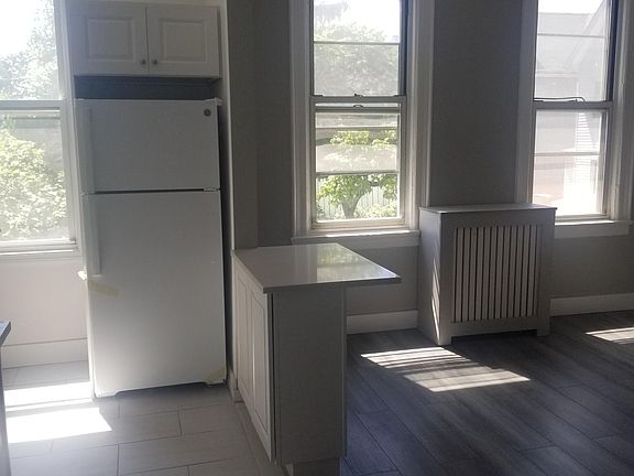 2nd image of 110 S 12th Ave Floor 2