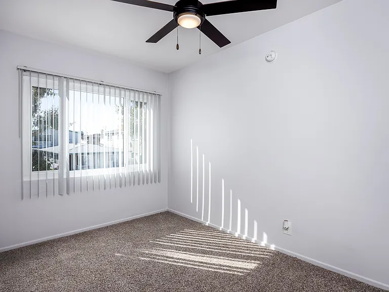 11916 Eucalyptus Ave — Photo 7