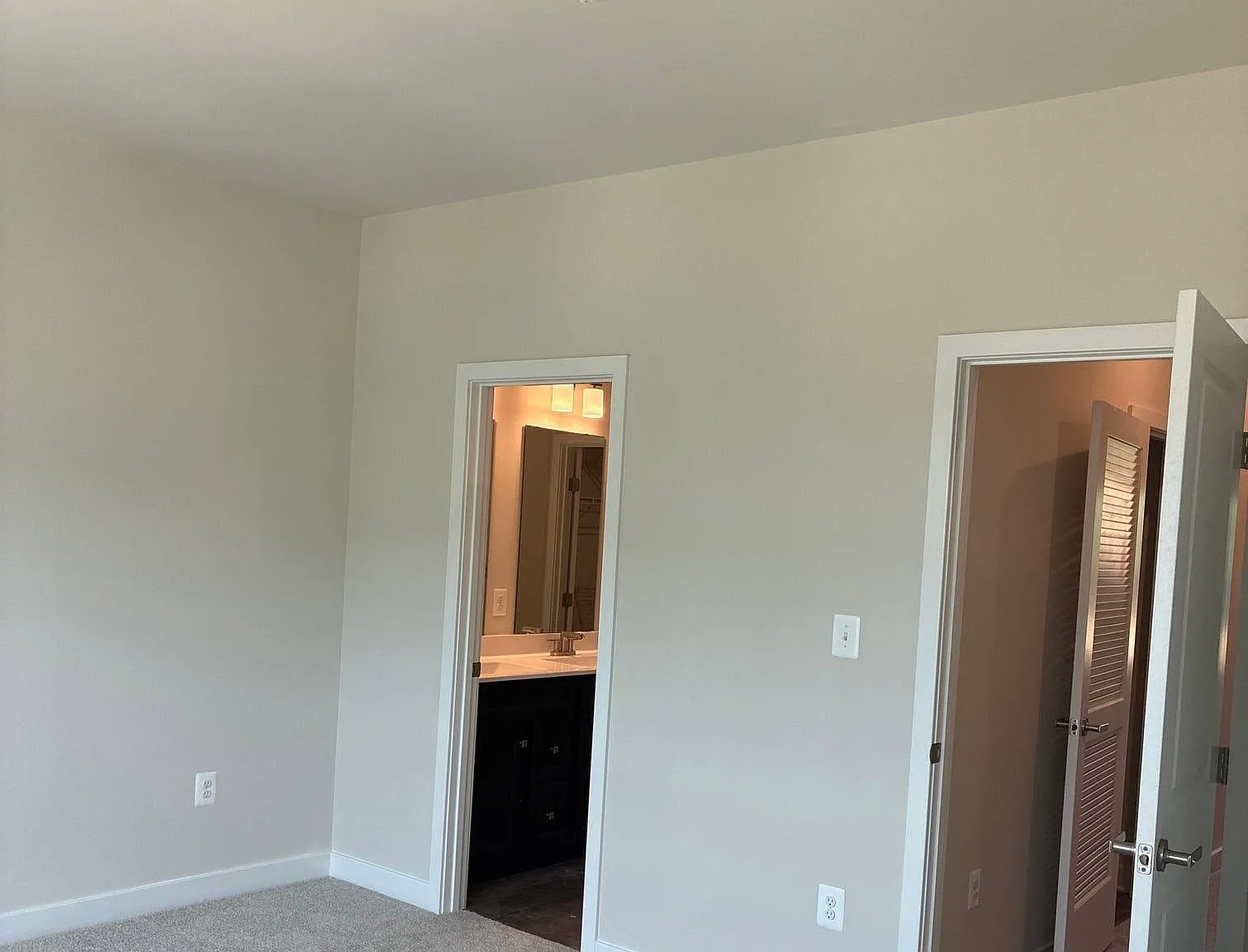 4 bed, 4.5 bath, 2200 sqft, $3,650 — Photo 4