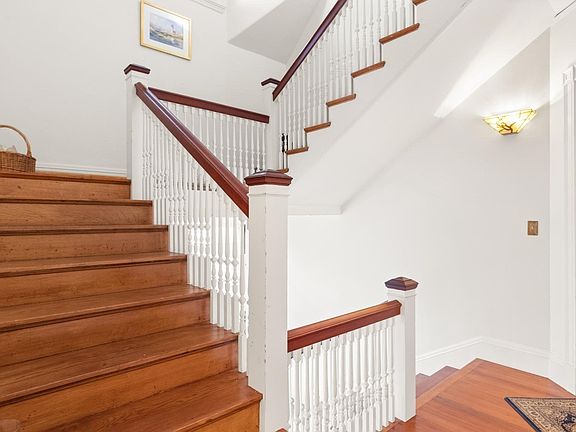 5th image of 158 Hesperus Ave APT 2L