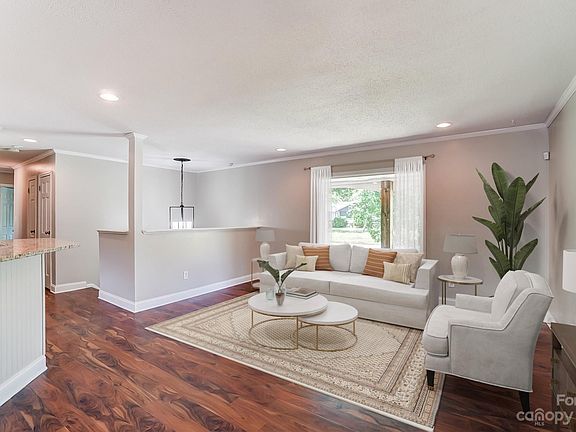 5th image of 1025 Buckingham Ave