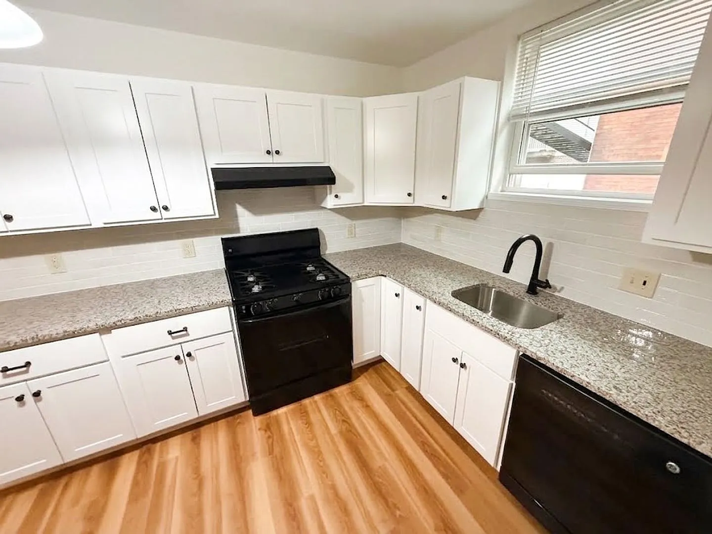 325 N Neville — Photo 2