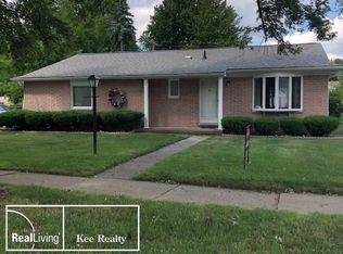 25015 S Magdalena St, Harrison Township, MI 48045