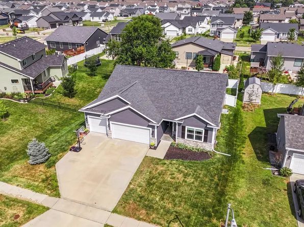 420 Eva Point Dr SW, Bondurant, IA 50035