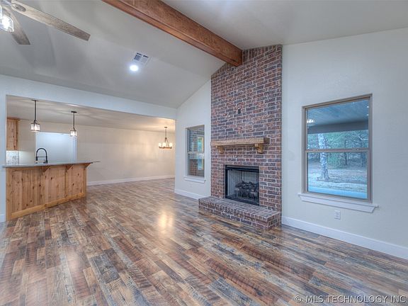 4th image of 520 N Basin Rd