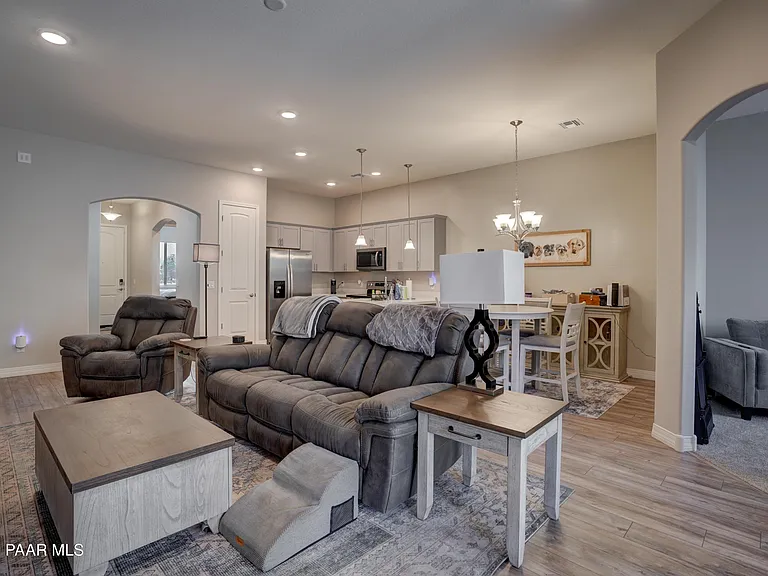 4750 N Yale Ave #16 — Photo 3