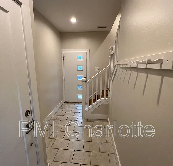 1106 N Alexander St — Photo 3
