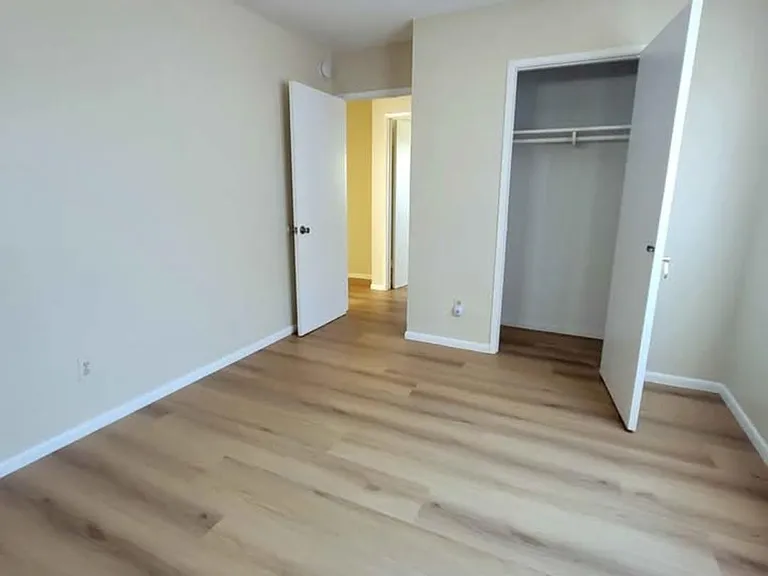 2120 Knox Ave — Photo 8