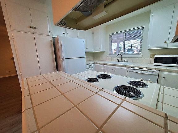 2nd image of 33235 Tulipwood Ln