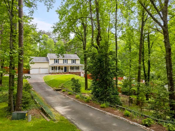 2218 Wisteria Dr, Charlottesville, VA 22911