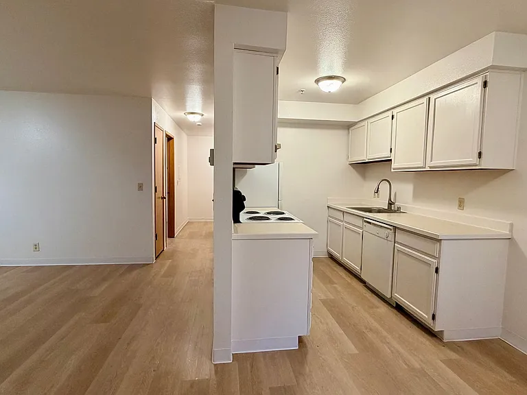 Brighton North Apartments — Photo 12