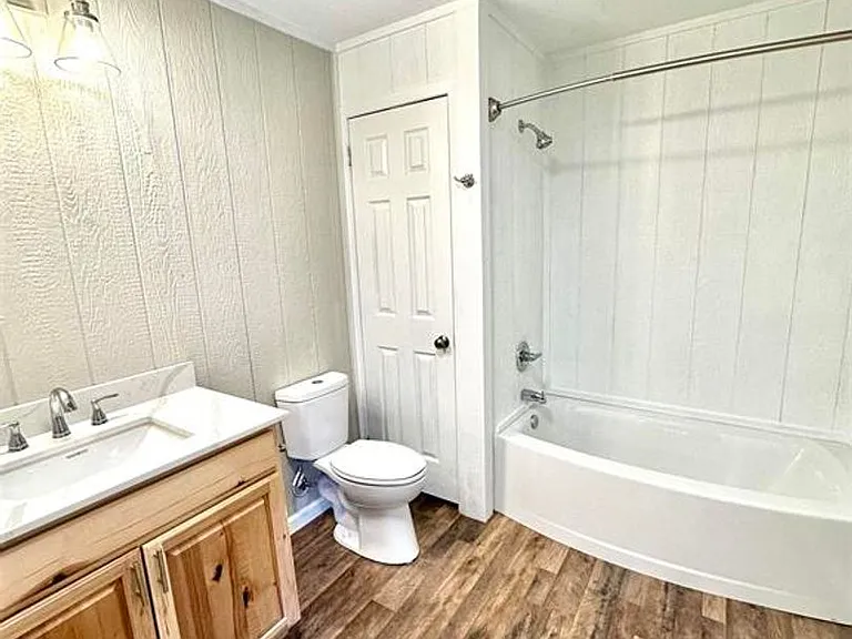 806 Holly St — Photo 13