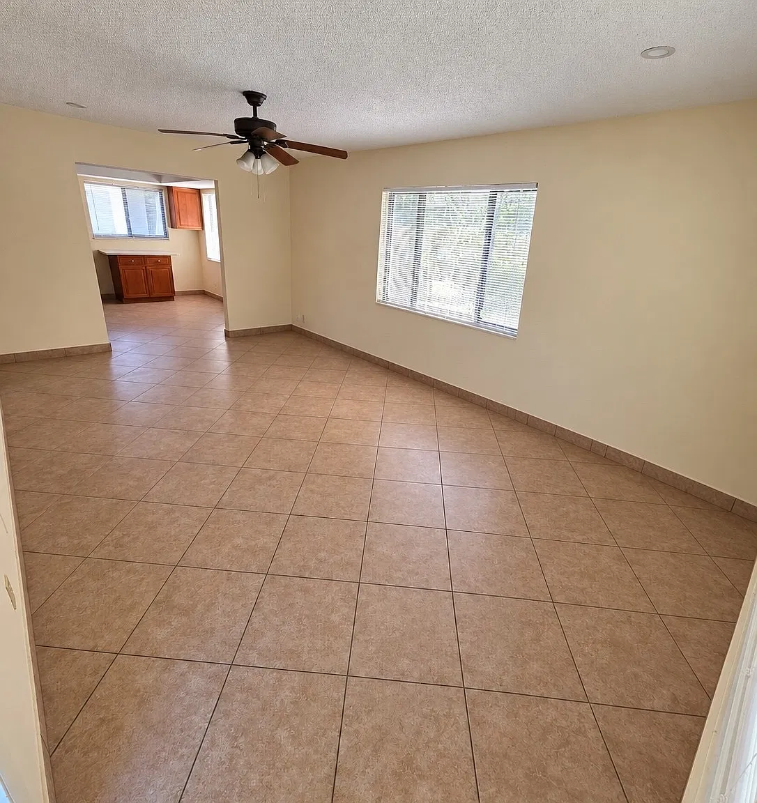 3 bed, 1200 sqft, $2,500 — Photo 3