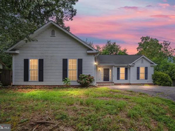 5 Brentwood Ln, Fredericksburg, VA 22405