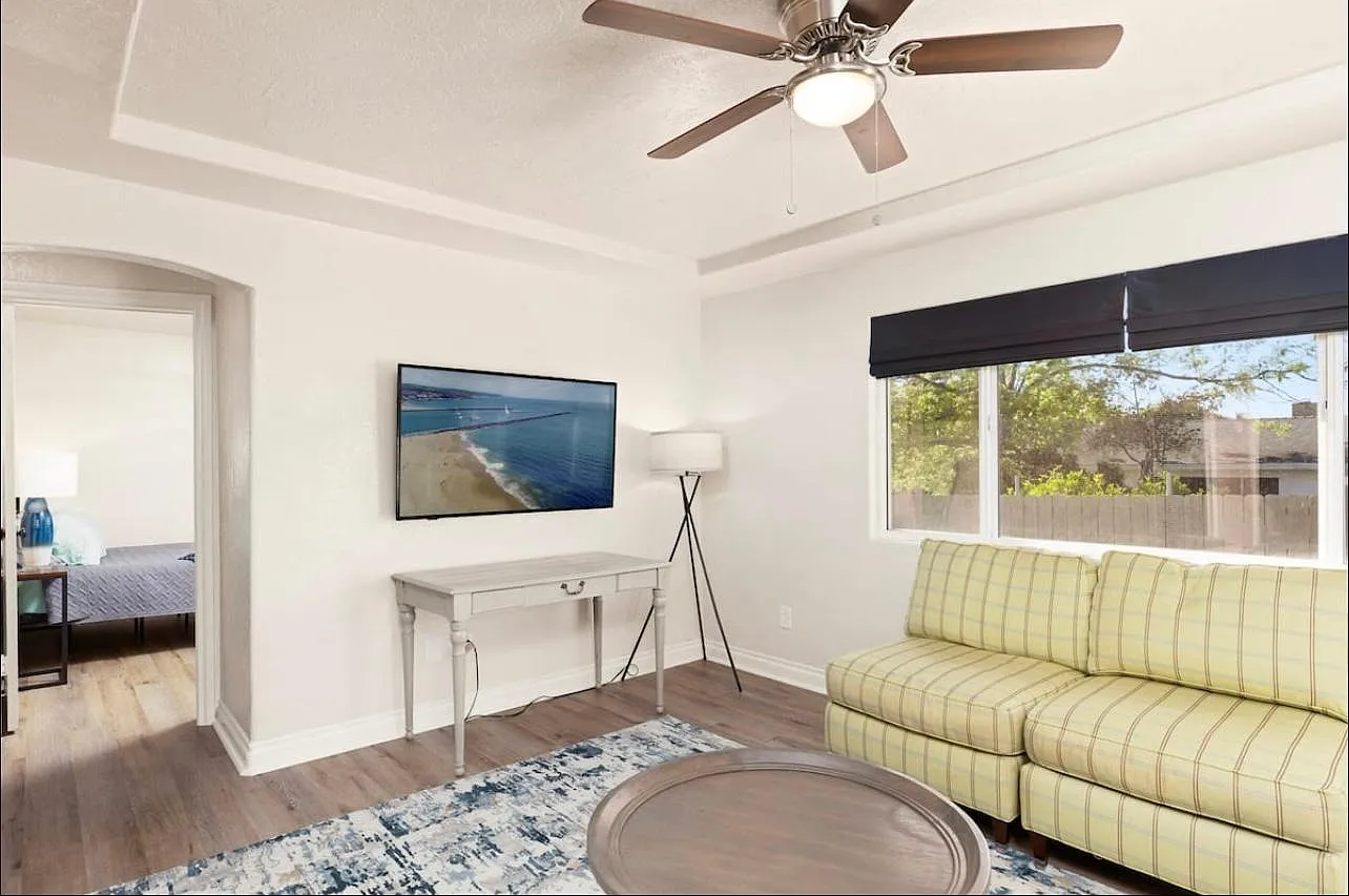 2 bed, 900 sqft, $2,995 — Photo 2