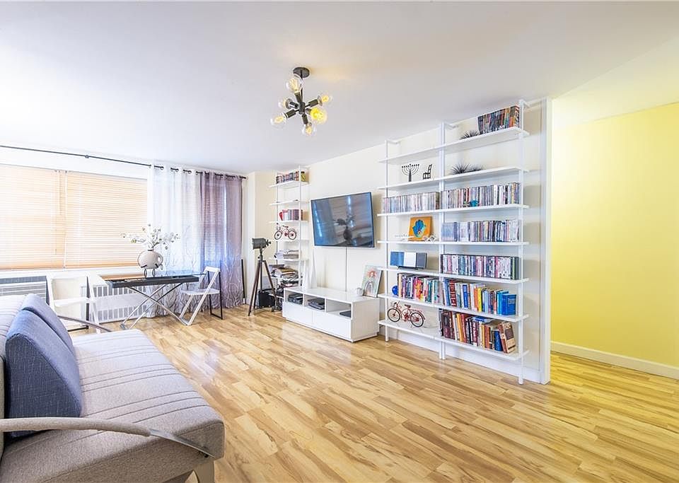 1st image of 2915 W 5th St APT 11H