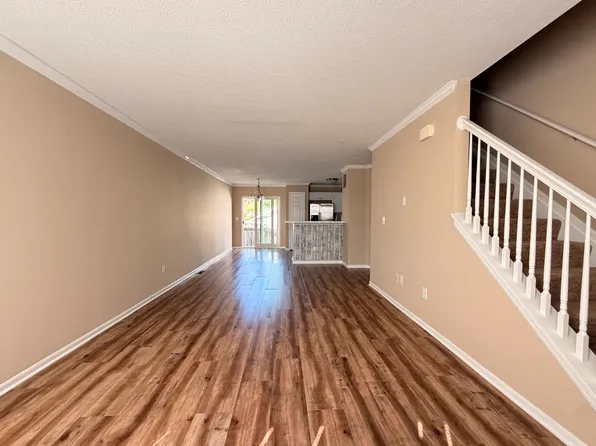 1020 Hartford Village Blvd, Columbus, OH 43228