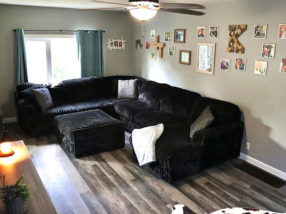 2nd image of 137 Center St S