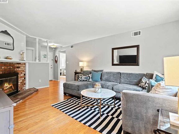 4th image of 4517 Meadowbrook Dr
