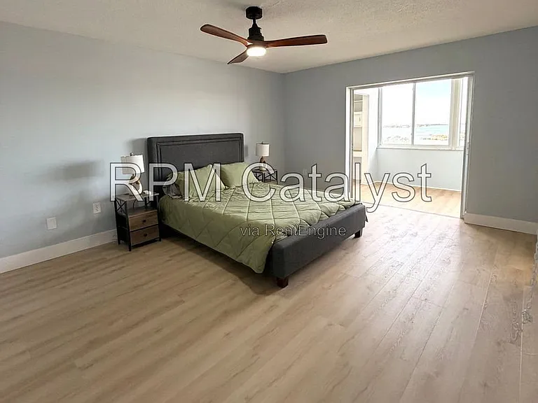 4725 Cove Cir #902 — Photo 10